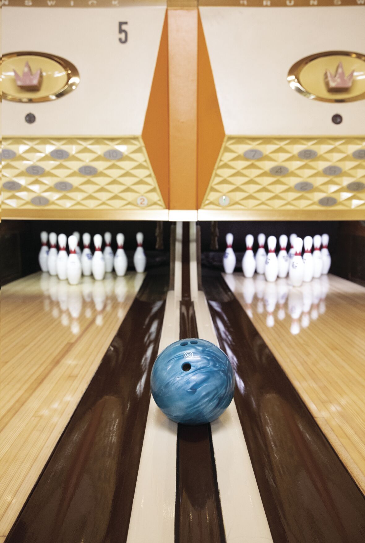 2021.01.30_Dierbeck_FE_RetroMKE_FalconBowl-Final_3.jpg